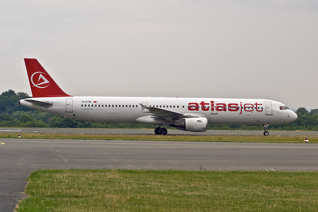 ATLAS JET, Airbus A321-211, TC-ETR am 04.08.2010 in PAD