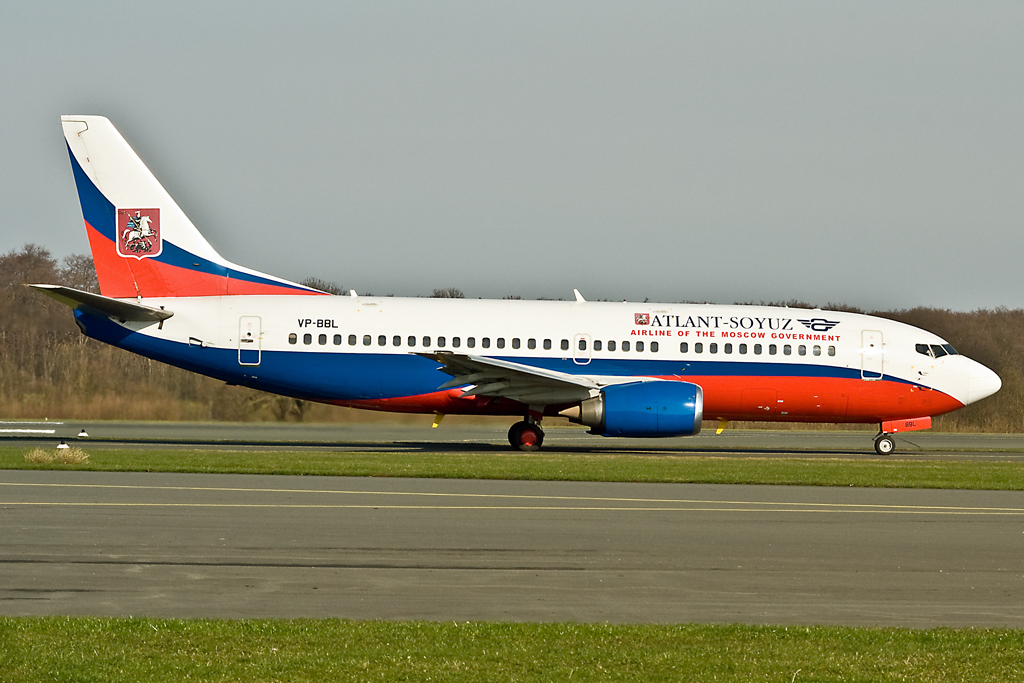 Boeing 737-347 der Atlant-Soyuz Airlines(VP-BBL) verlsst PAD am 04.04.2010 nach einer Wartung durch AB-Maintenance.