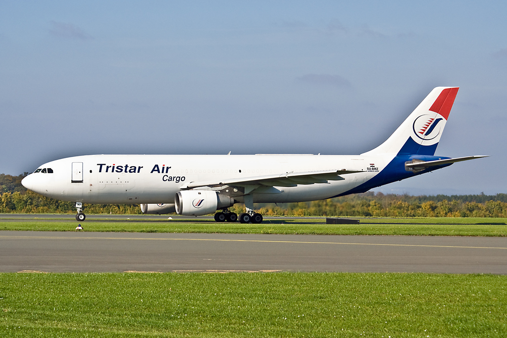 TRISTAR AIR, Airbus A-300B4-203 /F, SU-BMZ am 08.10.2010 als Mil.-Charter der Brit. Armee in PAD
